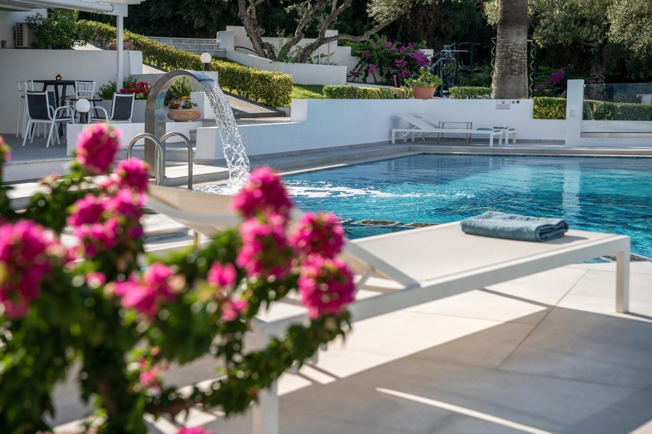 Villa Life Agia Marina Esterno foto