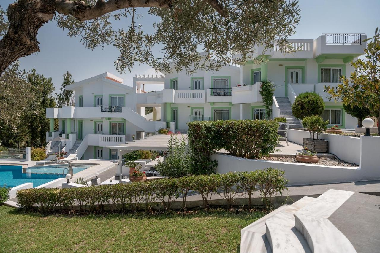 Villa Life Agia Marina Esterno foto